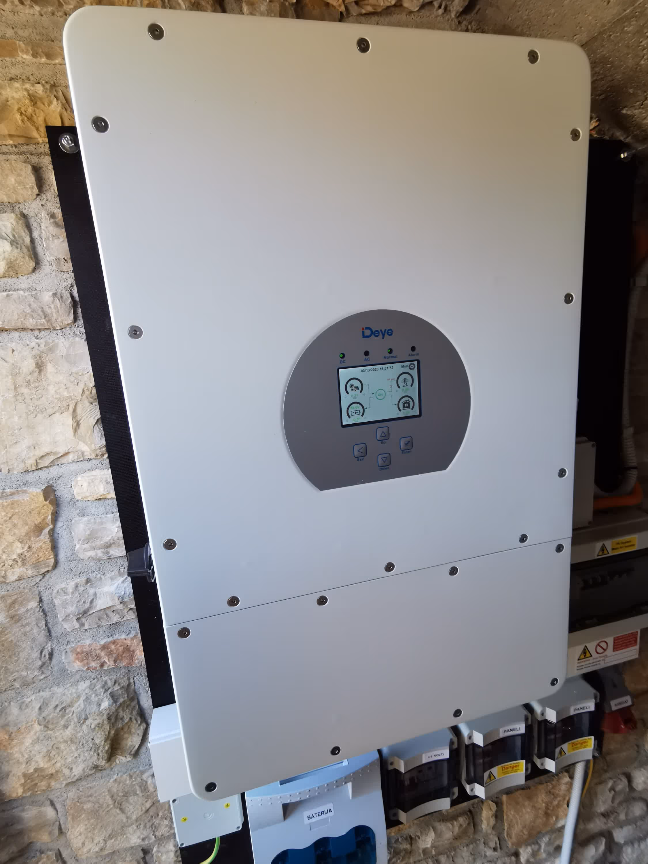 Off-grid trofazni sustav — fotografija 6